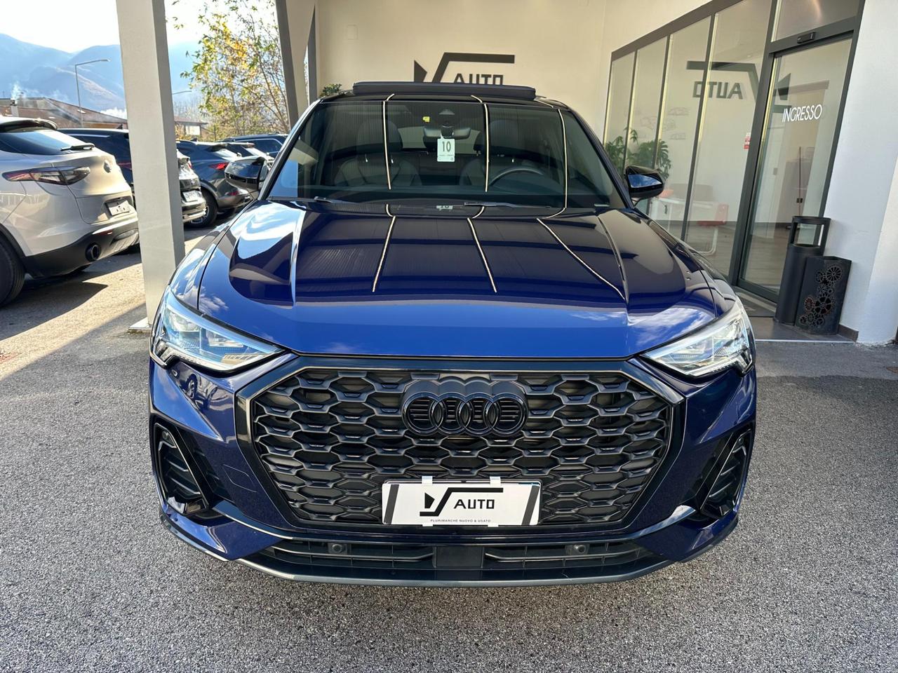 Audi Q3 Sportback 35 2.0 tdi Identity Black s-tronic