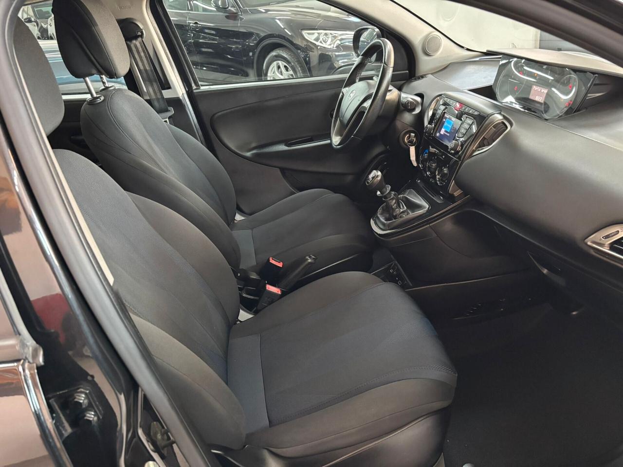 Lancia Ypsilon 1.0 FireFly 5 porte S&S Hybrid Ecochic Gold