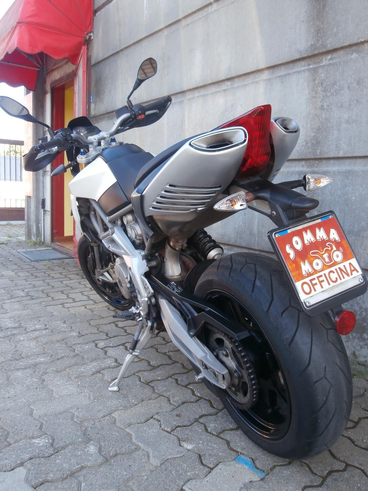Aprilia Dorsoduro 750 (2009 - 14) del 2009 passaggio incluso.