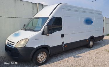 Iveco Daily 35S18 3.0 Hpt Passo Lungo Cabinato