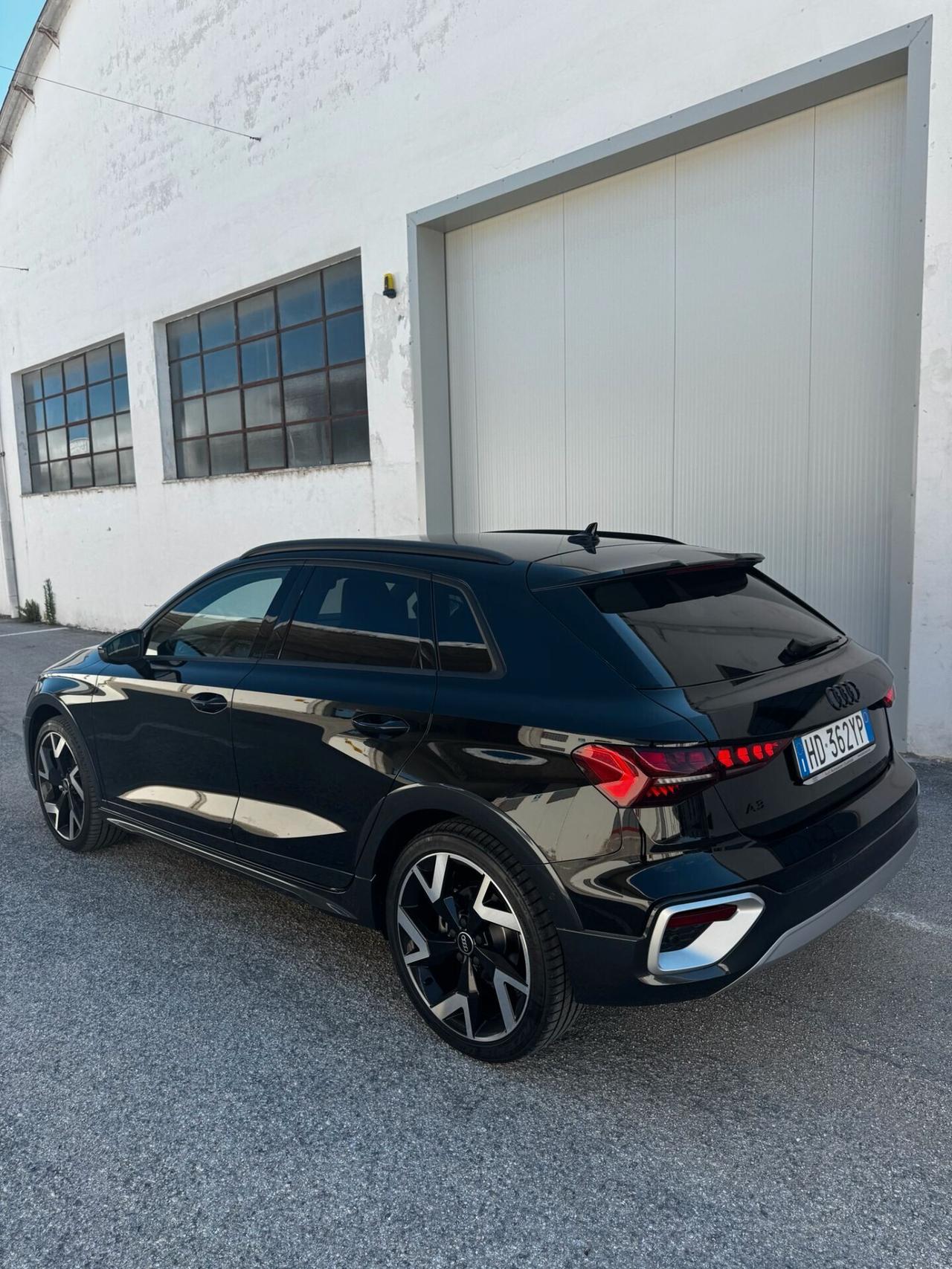 Audi A3 allstreet TDI 110 kW S tronic Identity Contrast