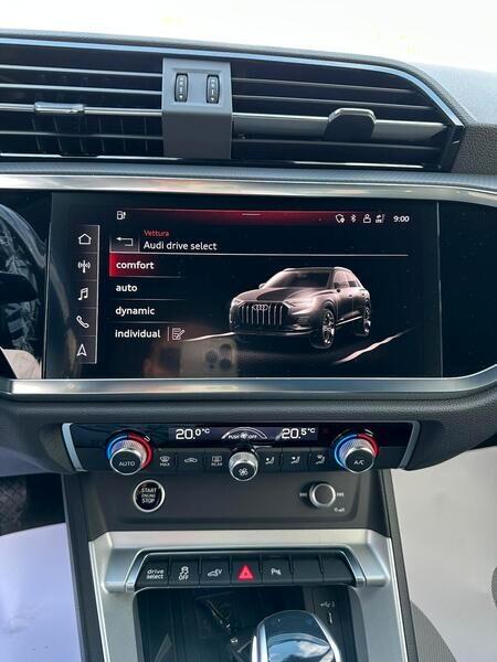 Audi Q3 45 TFSI e S tronic Line Identity Black