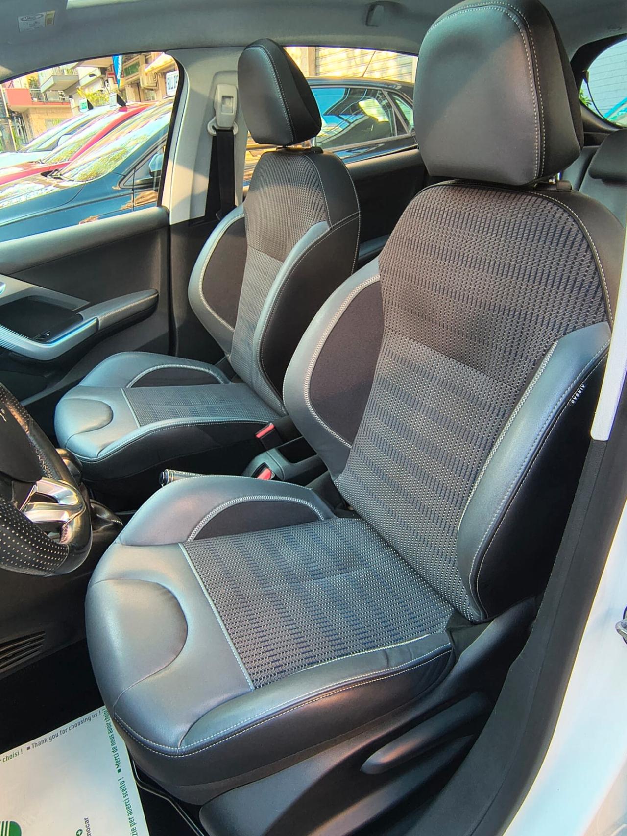 Peugeot 208 PureTech 82 5 porte Allure
