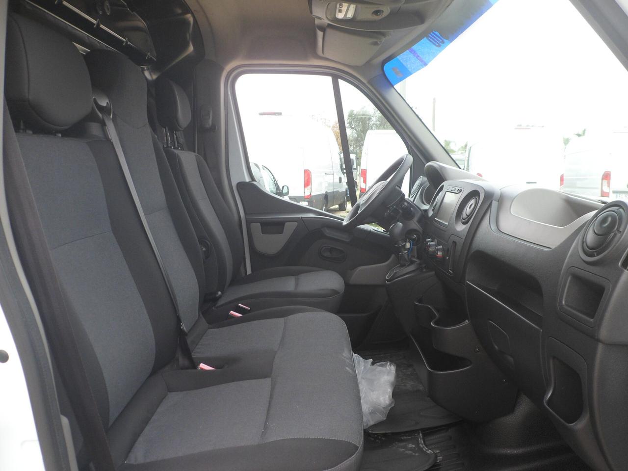 Renault Master furgone lungo