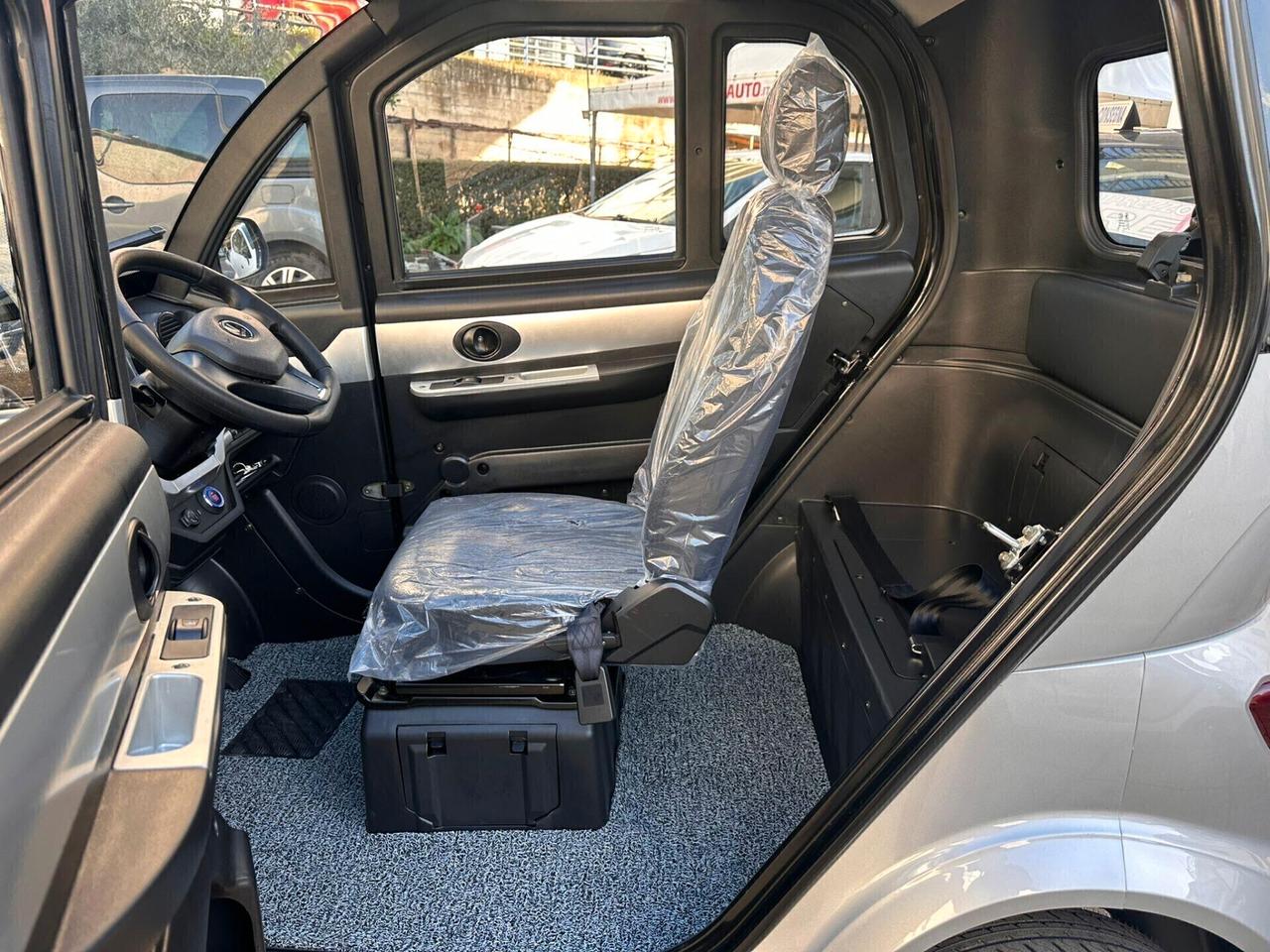 MICRO CAR ELETTRICA MINI - SI GUIDA SENZA PATENTE -