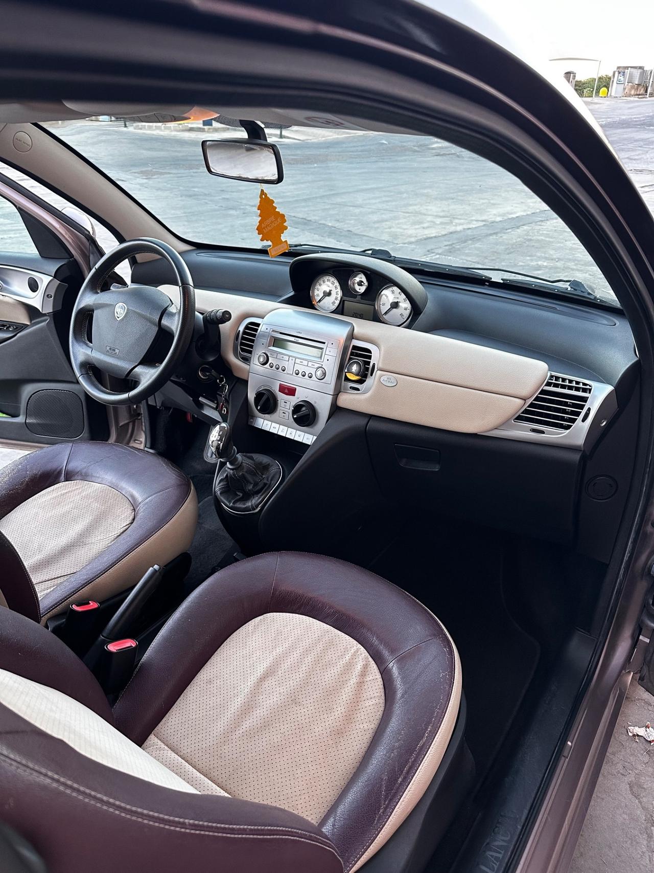 Lancia Ypsilon 1.4 Argento Ecochic GPL