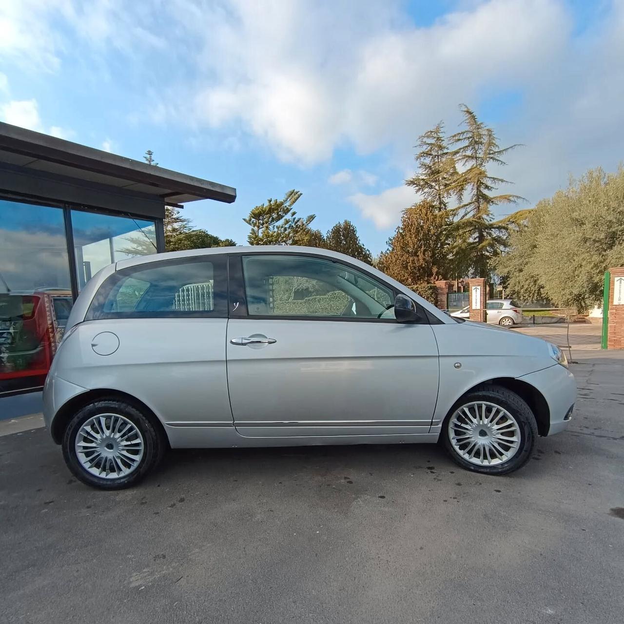 Lancia Ypsilon 1.2 69 CV OK NEOPATENTATI