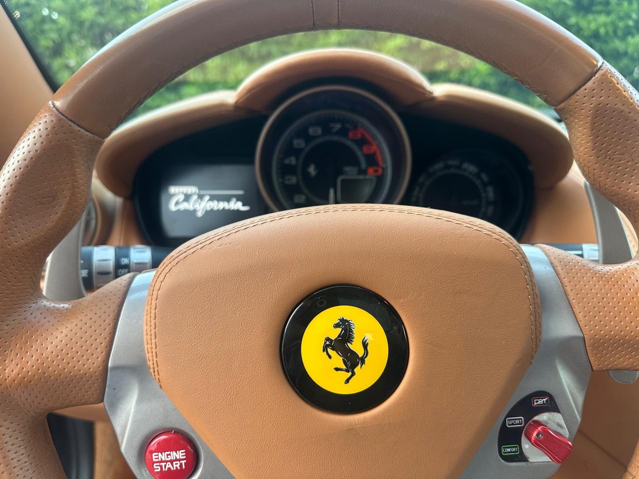 Ferrari California DCT grigio silverstone