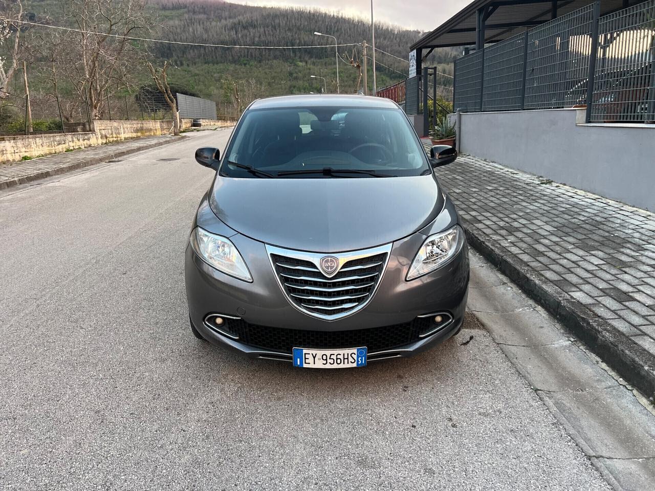 Lancia Ypsilon 1.2 benzina 69cv Gold 2014 full optional