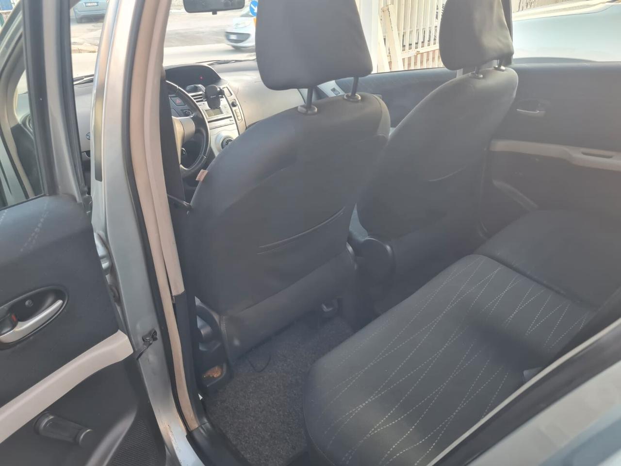 Toyota Yaris 1.4 D-4D 5 porte Navi