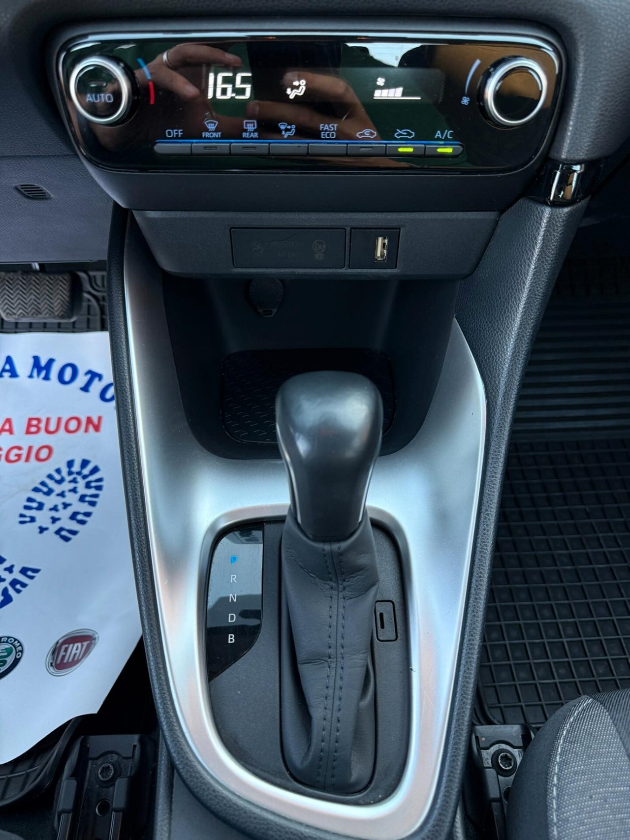 Toyota Yaris 1.5 Hybrid 92CV Business - 2022