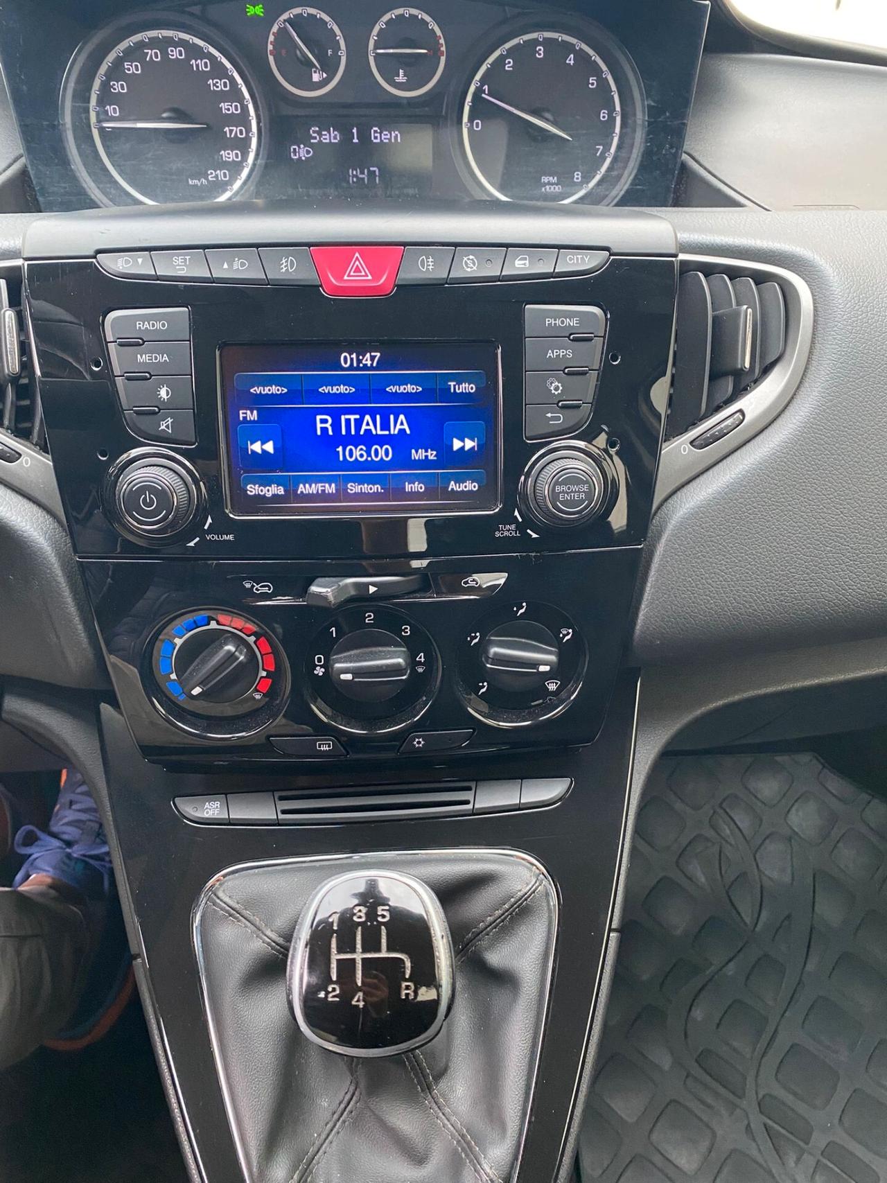 Lancia Ypsilon 1.2 69 CV 5 porte S&S Gold