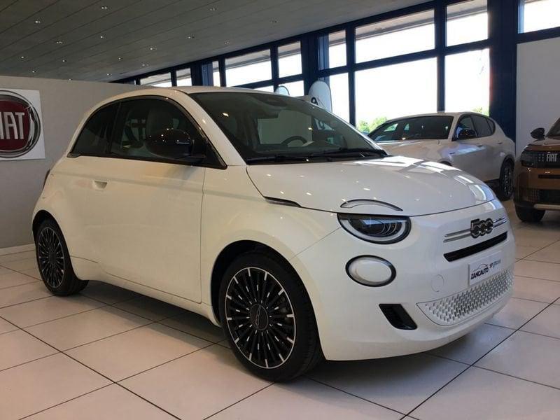 FIAT 500 Hybrid Hybrid Icon MY26 PACK STYLE