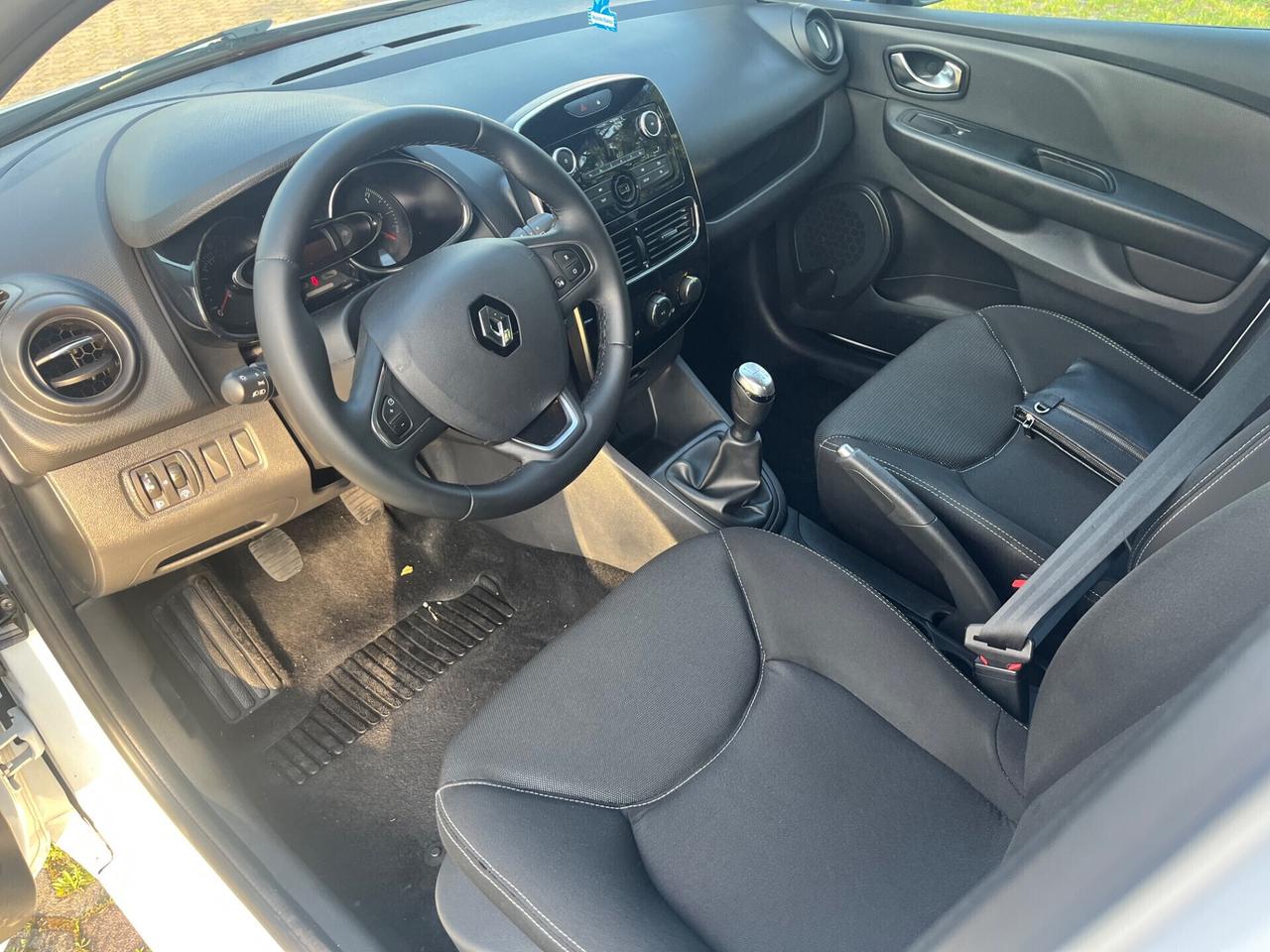 Renault Clio 1.2 75 CV 5 porte Duel