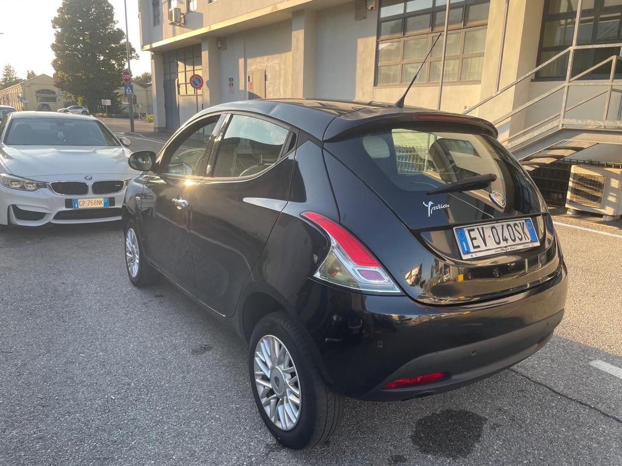 Lancia Ypsilon 0.9 TwinAir 85 CV 5 porte Metano Ecochic Gold