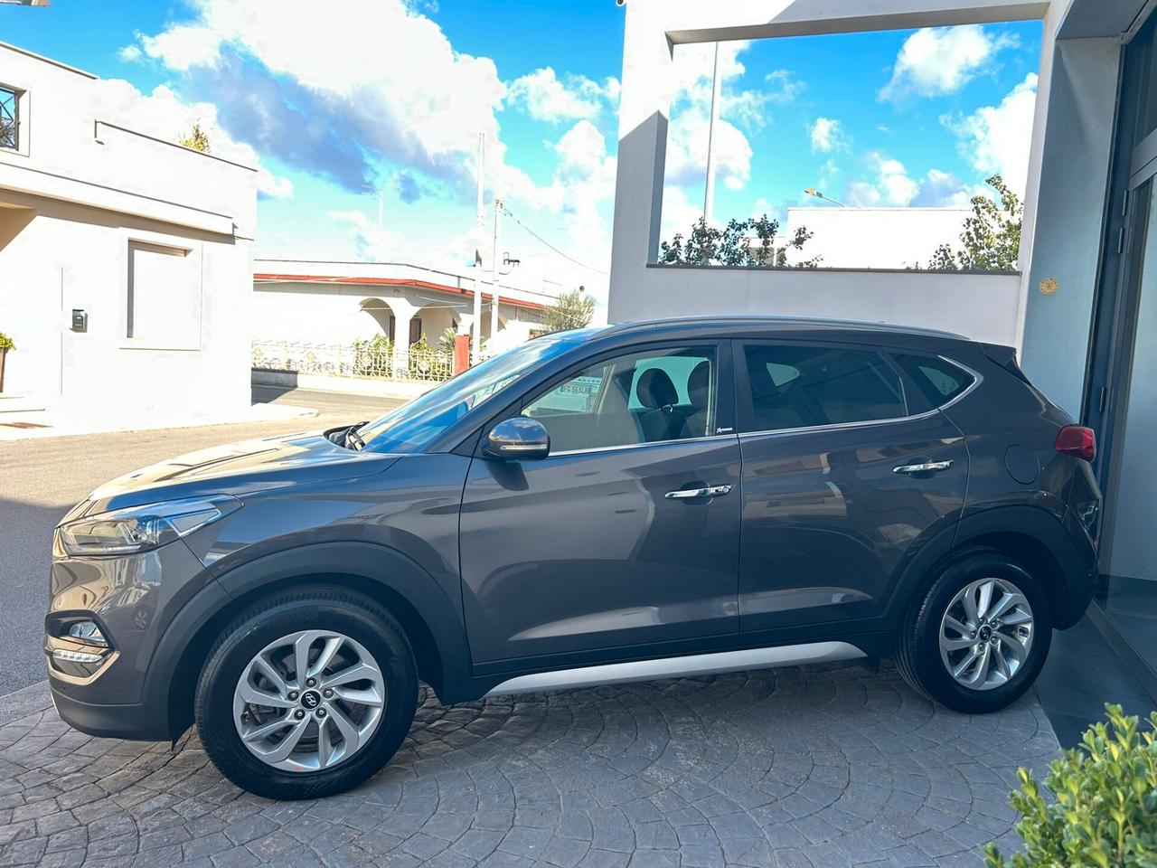 Hyundai Tucson 1.7 CRDi XPOSSIBLE NAVI/RET-12/2017