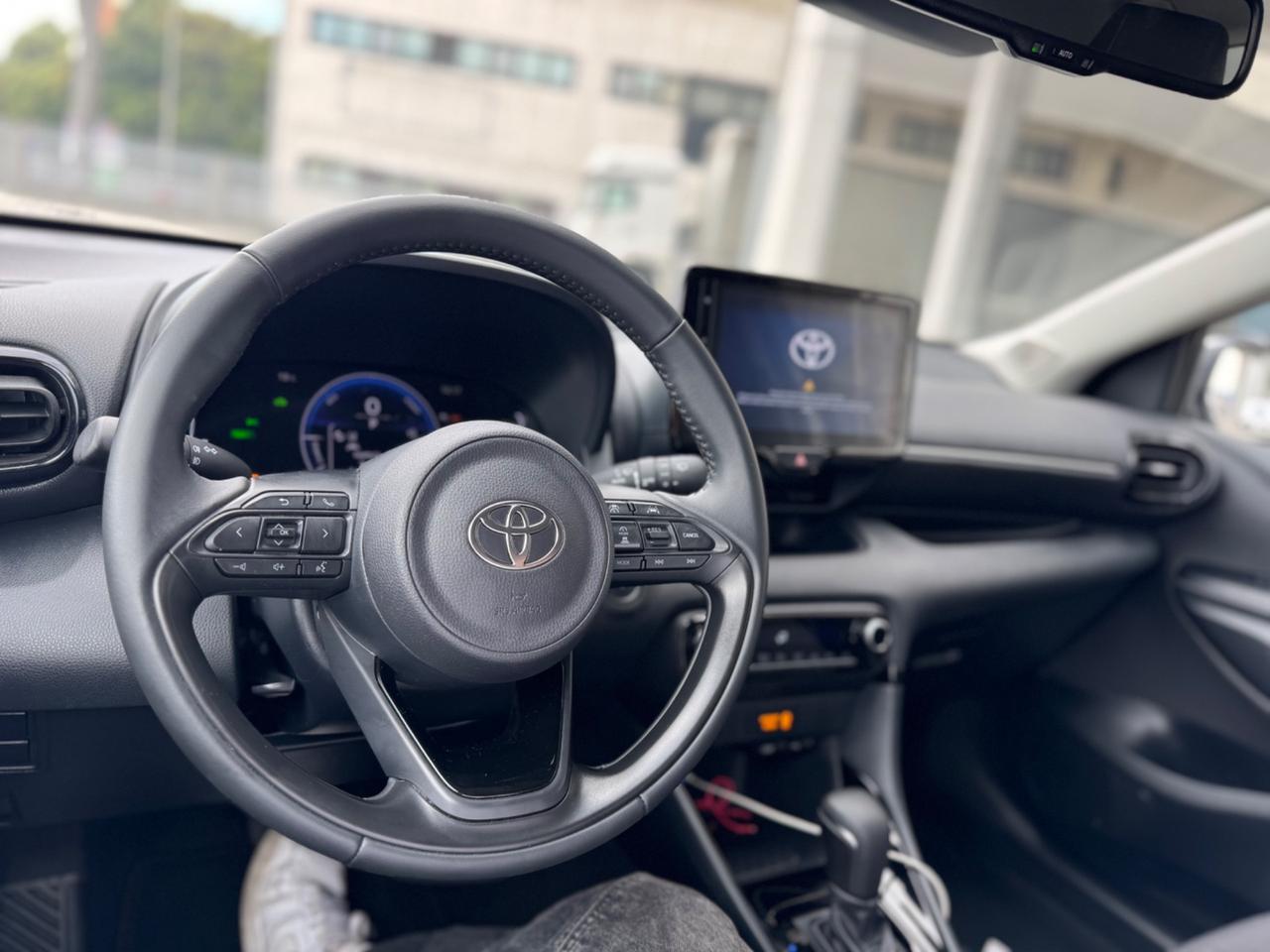 TOYOTA YARID HYBRID SOLI 4286 KM PRONTA CONSEGNA