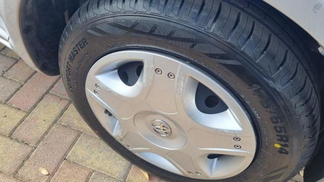 TOYOTA Yaris 1.0i 16V cat 5 porte Sol