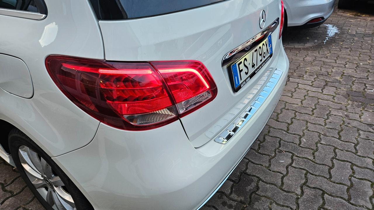 Mercedes-benz B 180 Executive BENZINA-56.000 KM !! NAVY-CAMERA