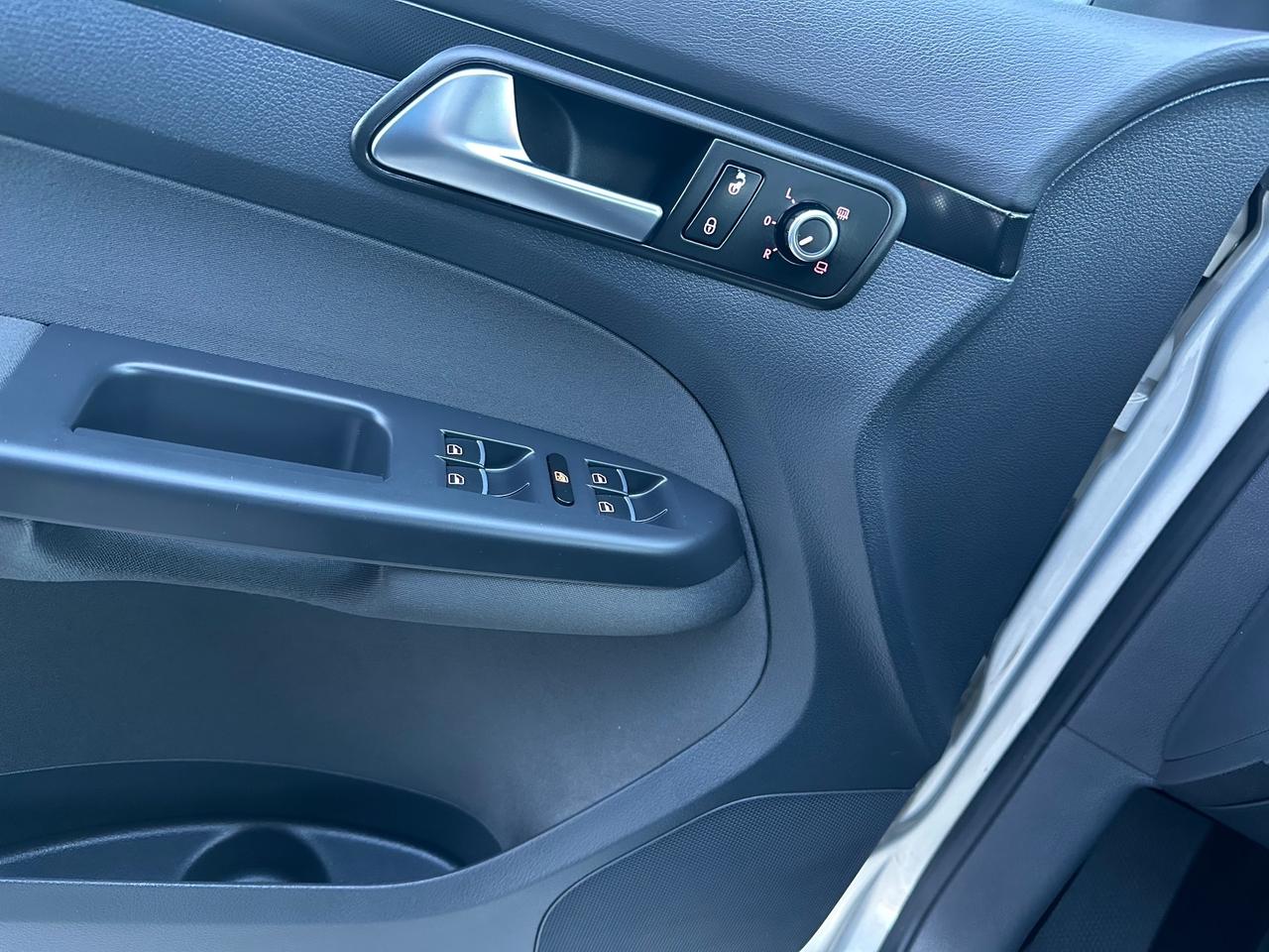 Volkswagen Touran 2.0 TDI 140 CV Highline 7 POSTI