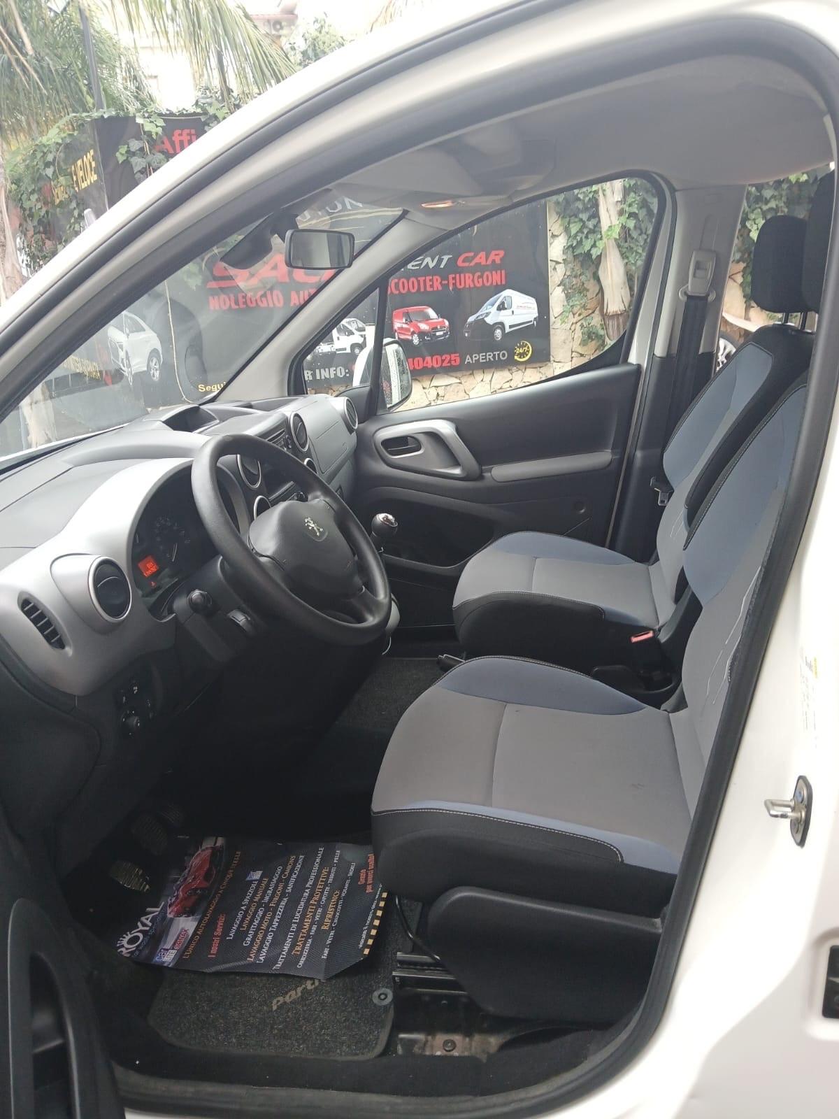 Peugeot Partner Tepee BlueHDi 100 Outdoor