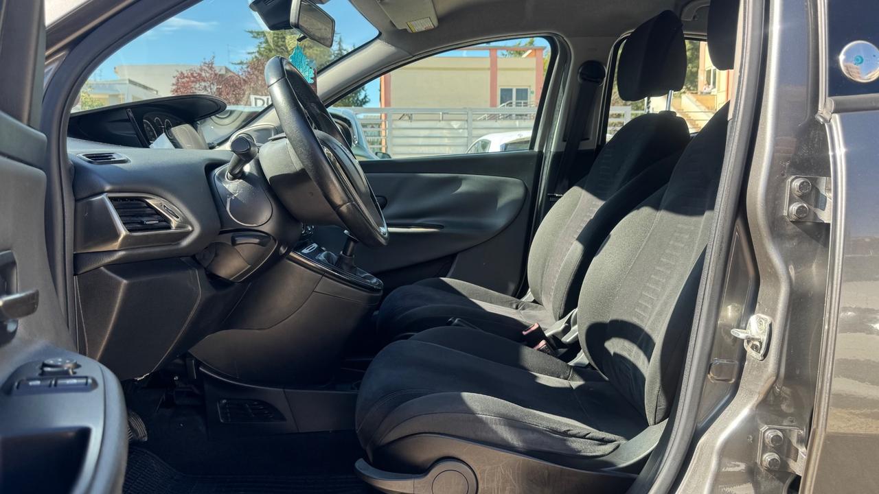 Lancia Ypsilon 0.9 TwinAir 85 CV 5 porte Metano Ecochic Gold