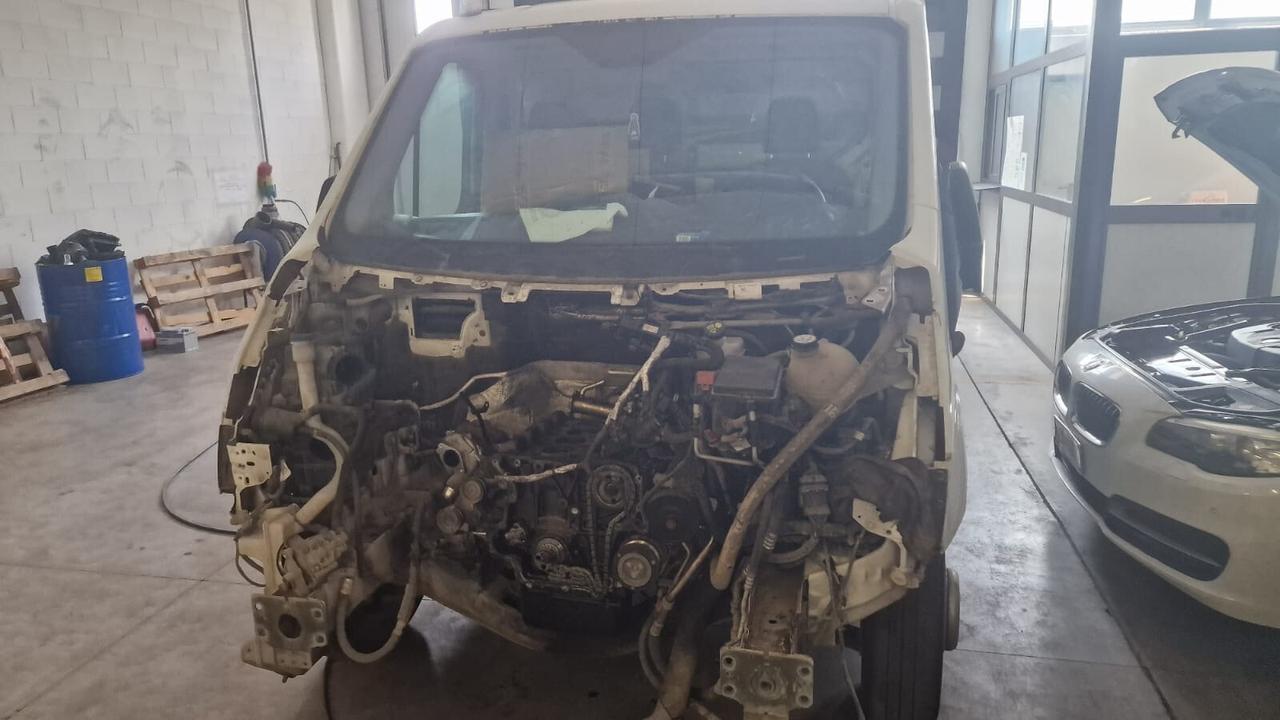 Ford Transit 2.2 tdci cassone fisso motore rotto