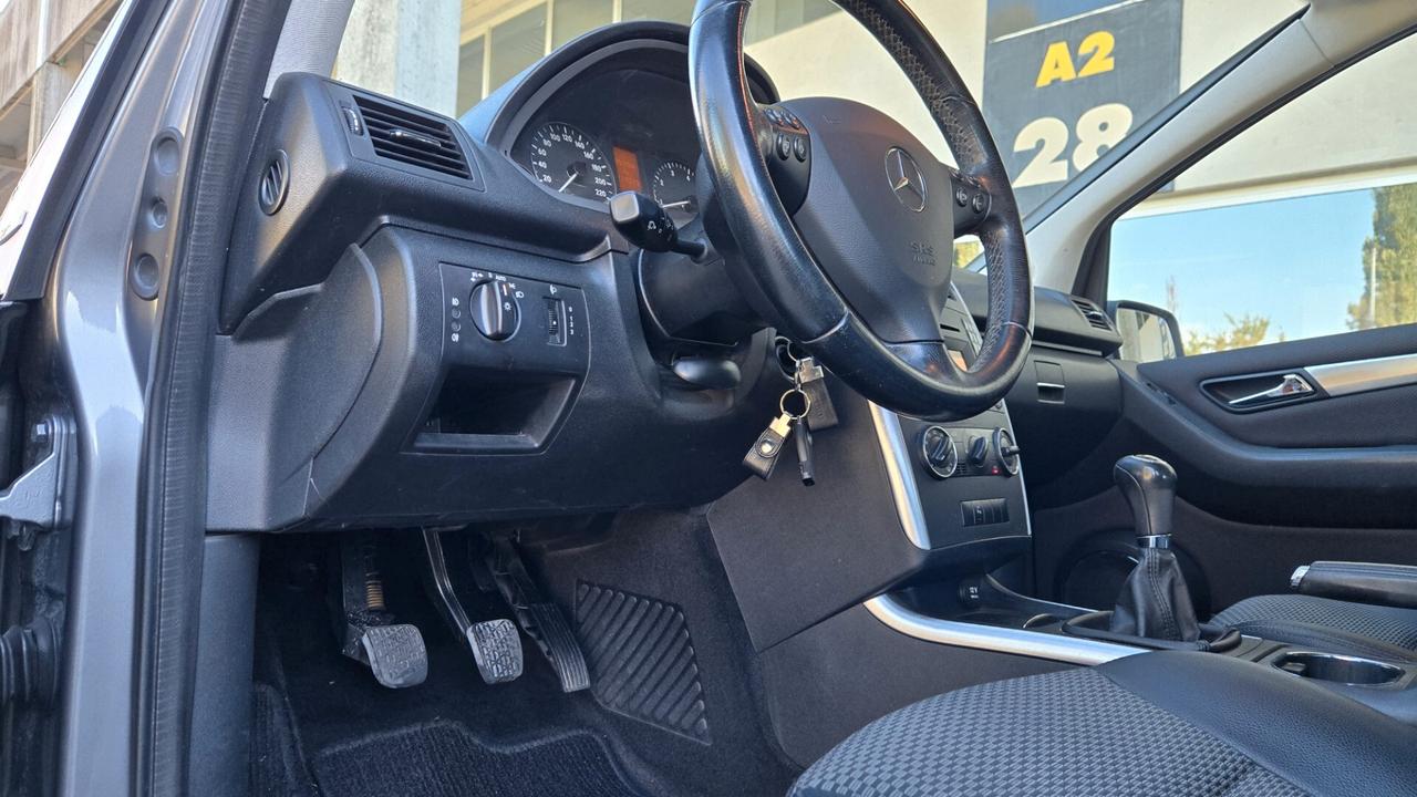 Mercedes-benz A 170 150 BlueEFFICIENCY Coupé Avantgarde