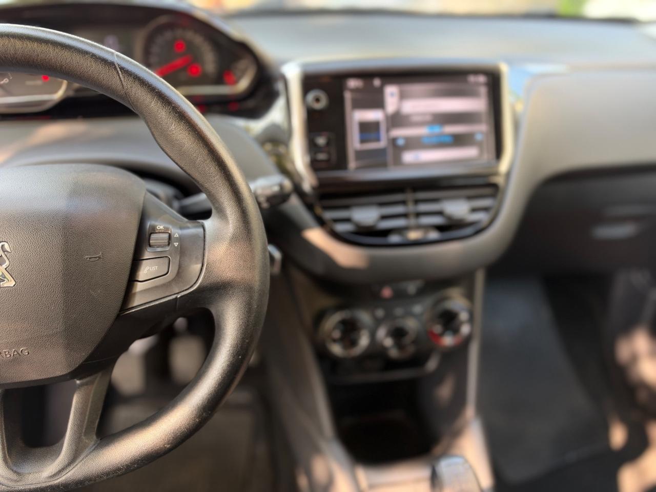 Peugeot 208 1.4 HDi 68 CV 5 porte Allure