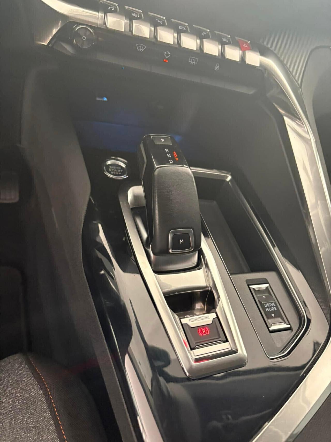 Peugeot 5008 DIESEL EAT8 7 POSTI 12 MESI GARANZIA