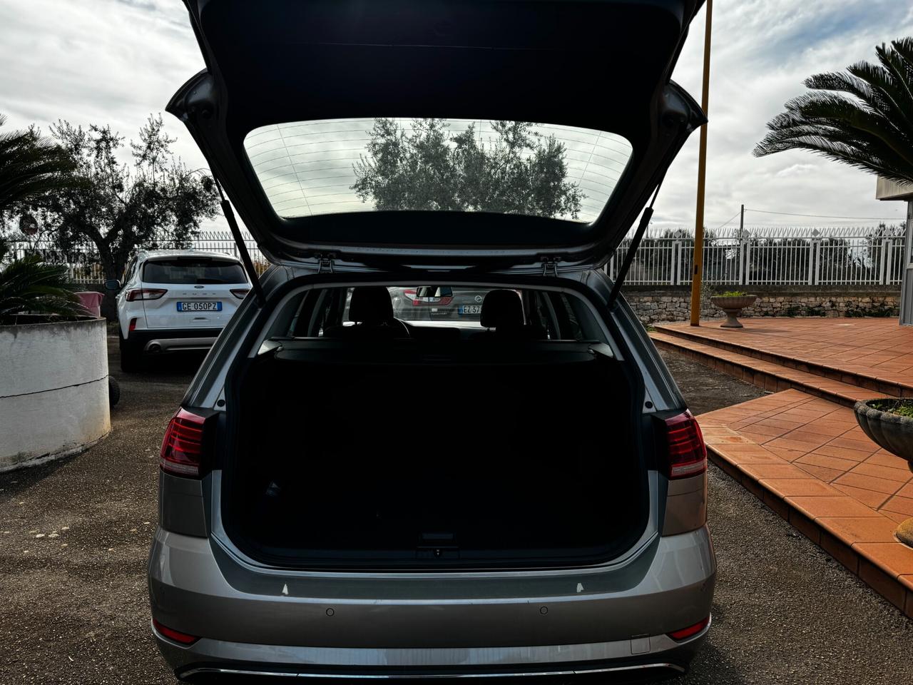 Volkswagen Golf Variant 1.6 TDI 115 CV DSG Executive BlueMotion Tech.