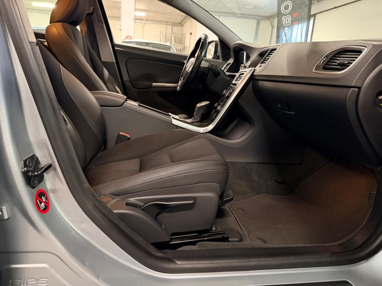 Volvo V60 DRIVe Powershift Momentum