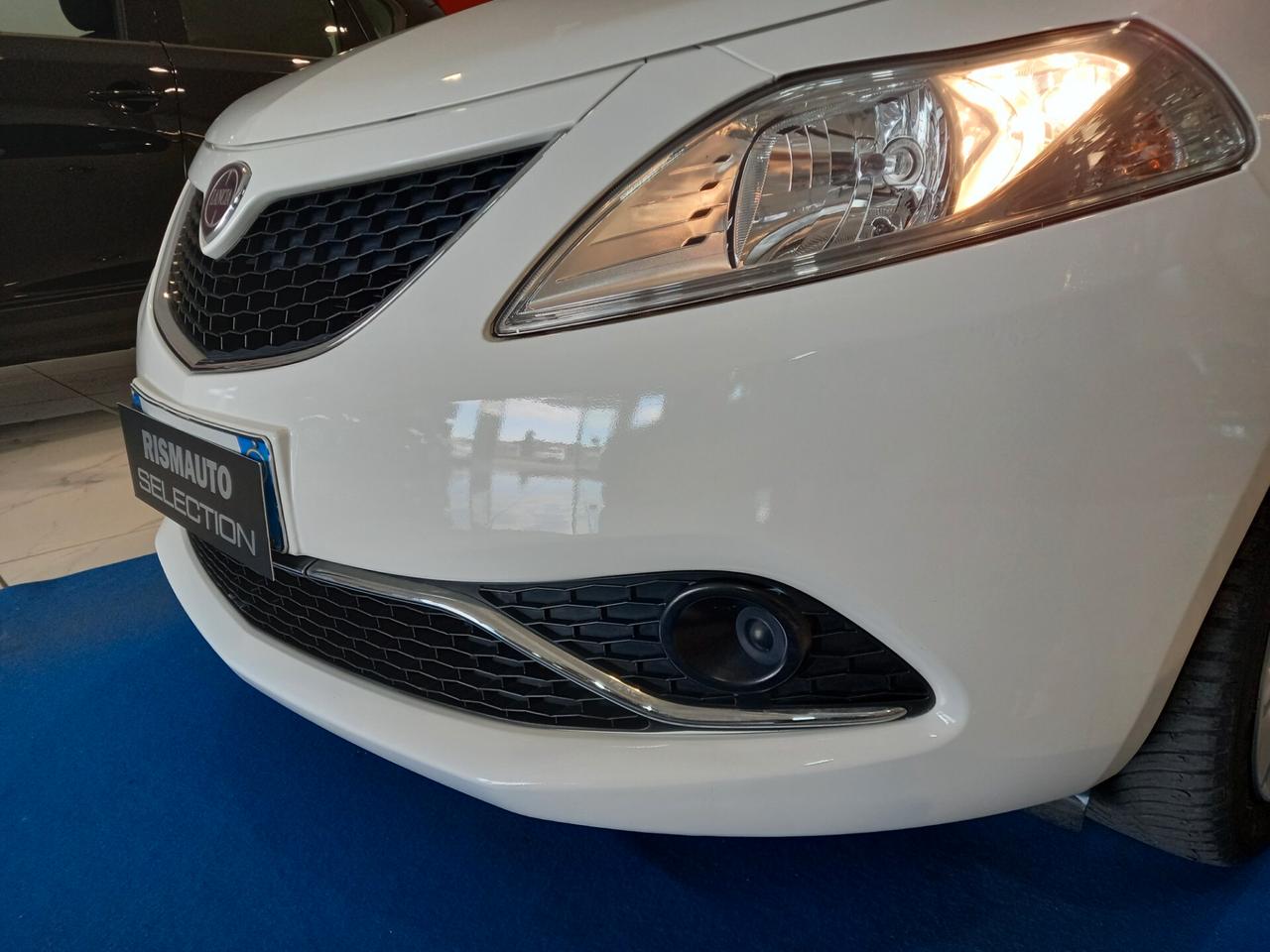 Lancia Ypsilon 1.2 69 CV 5 porte Silver