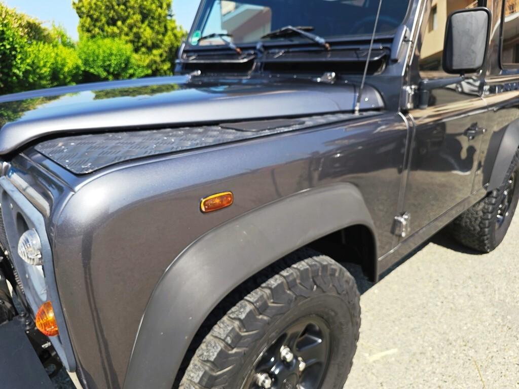 Land Rover Defender 90 TD5 SW DA VETRINA!