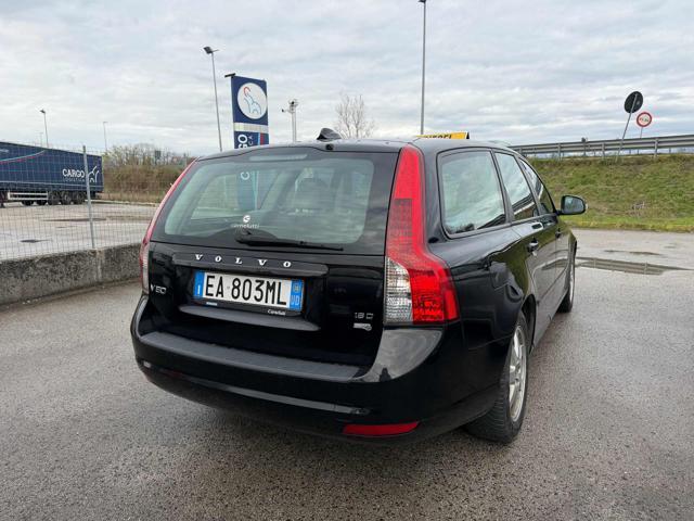 VOLVO V50 D2 R-design