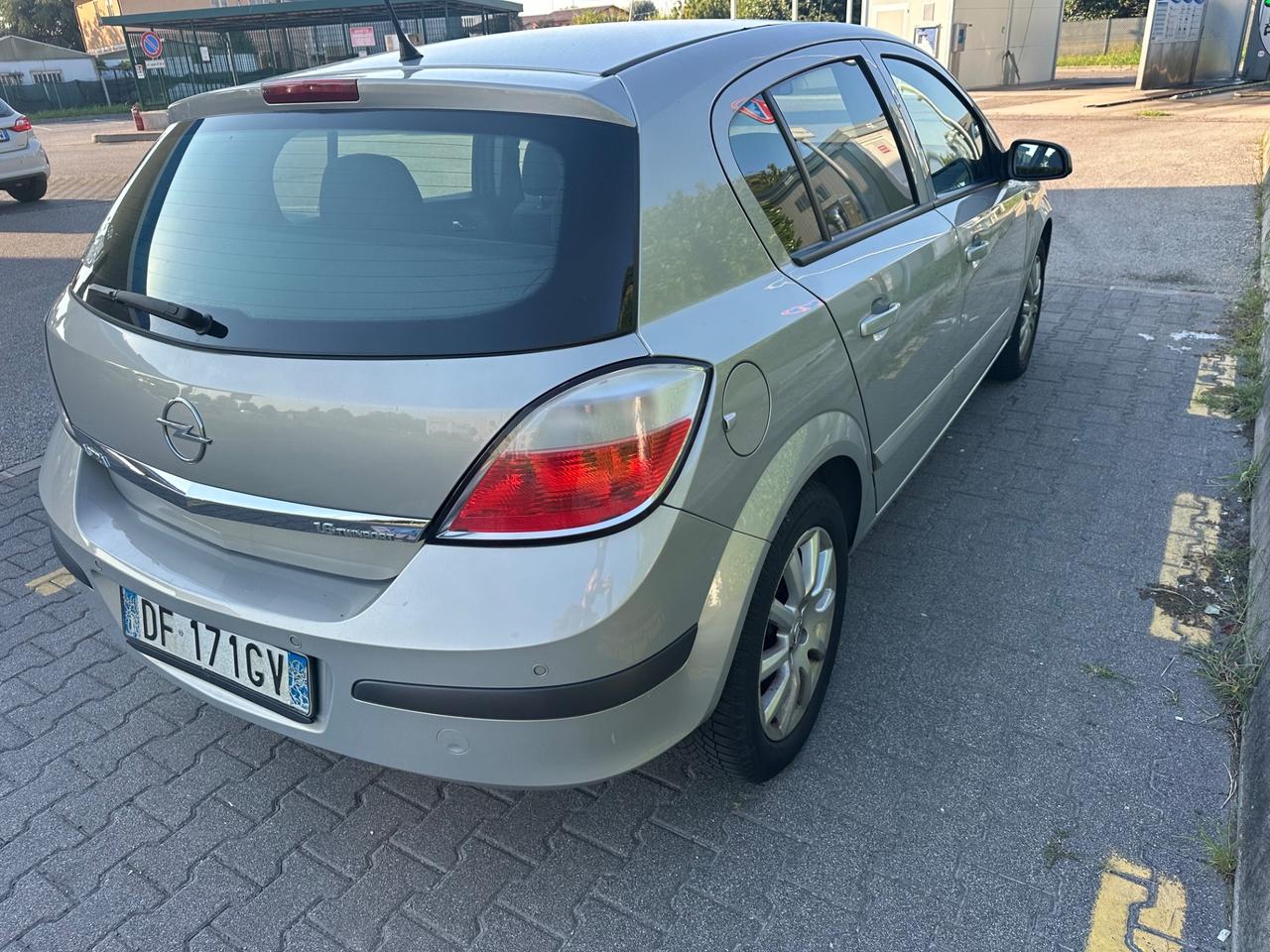 Opel Astra 1.6 BENZ 2007 AUTOMATICO