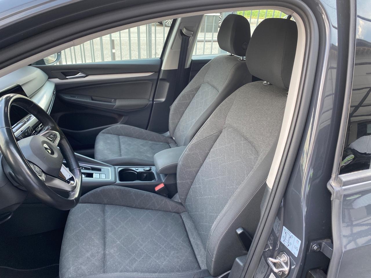 Volkswagen Golf 1.0 eTSI EVO DSG Life - grigio pastello