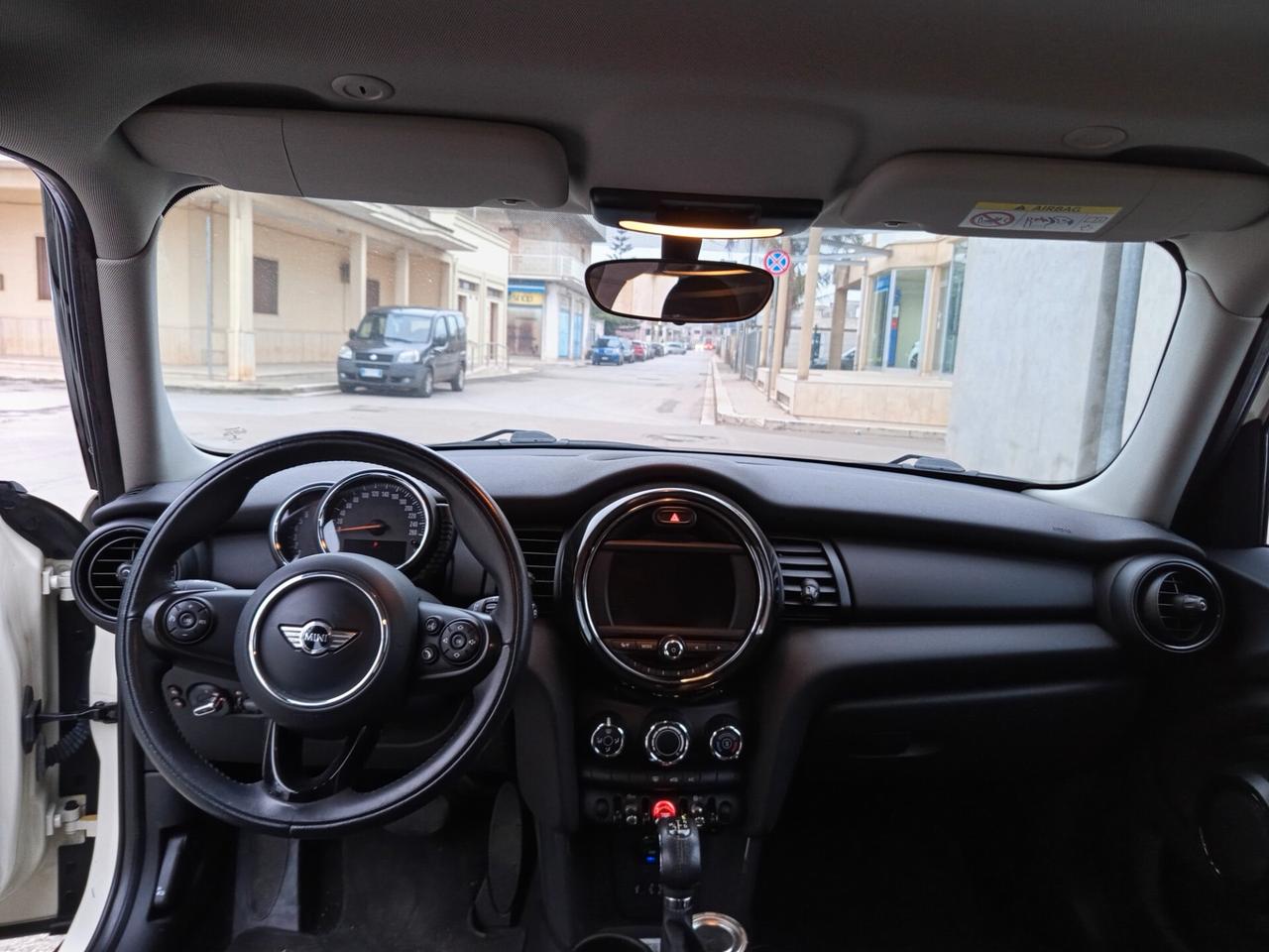 Mini 1.2 One automatica, navi