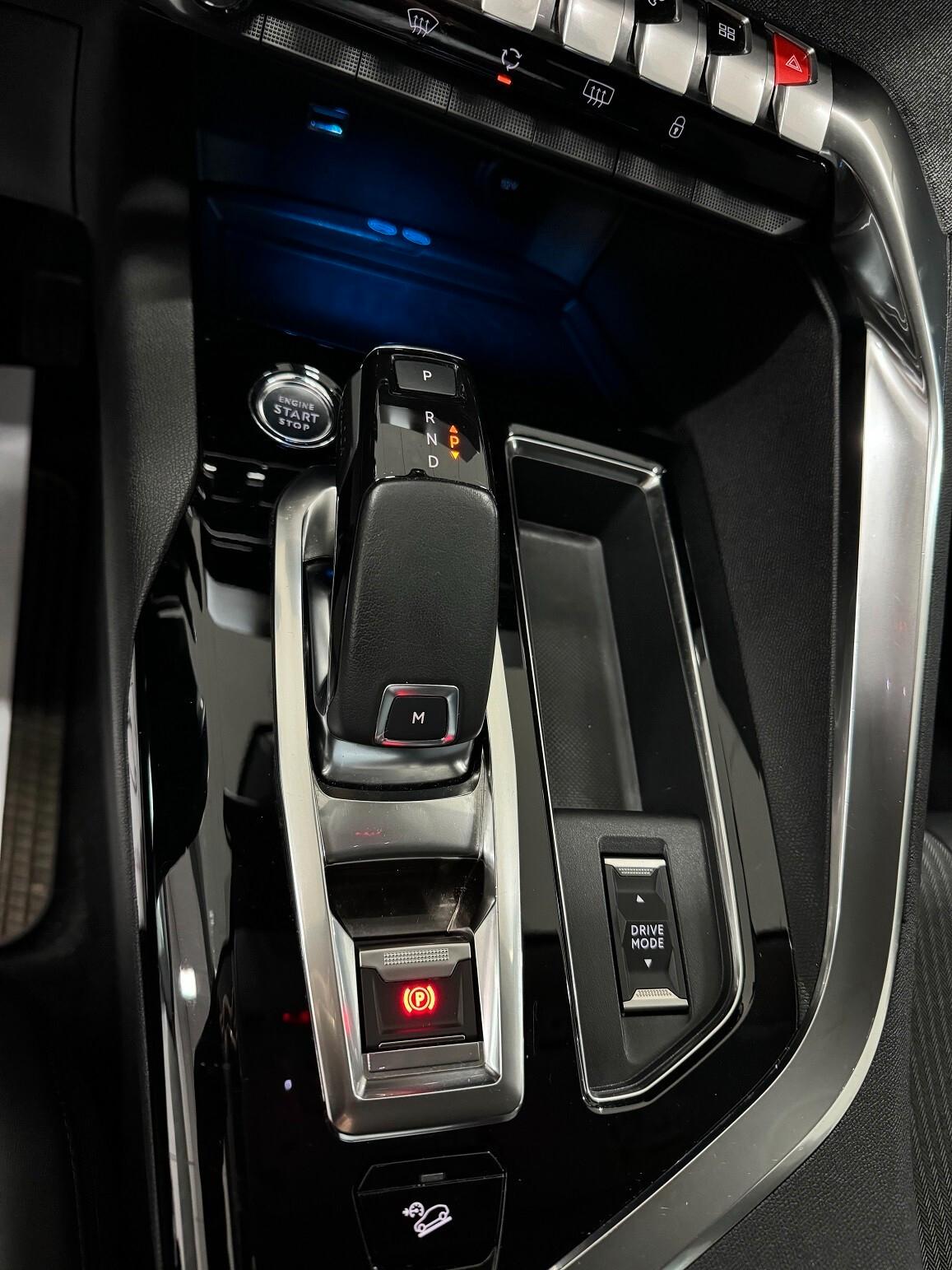 3008 BlueHDi 130cv EAT8 Allure Pack PERFETTA