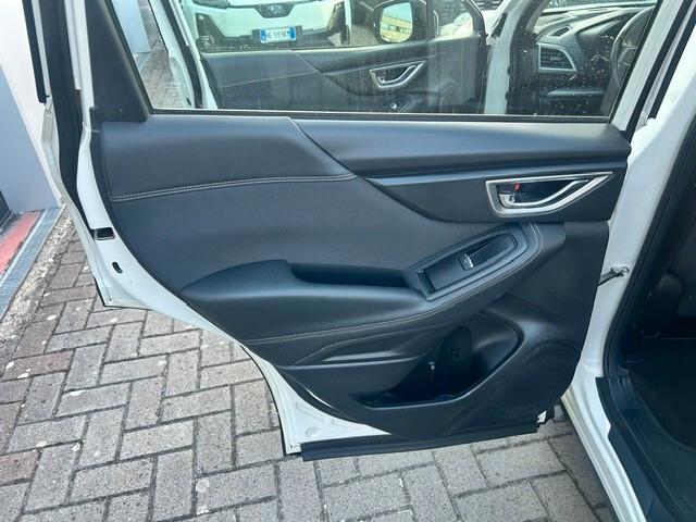 Subaru Forester 2.0 e-Boxer CVT Lineartronic FREE