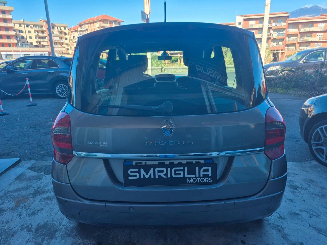 Renault Modus Grand 1.2 16V P-E-R-F-E-T-T-A---