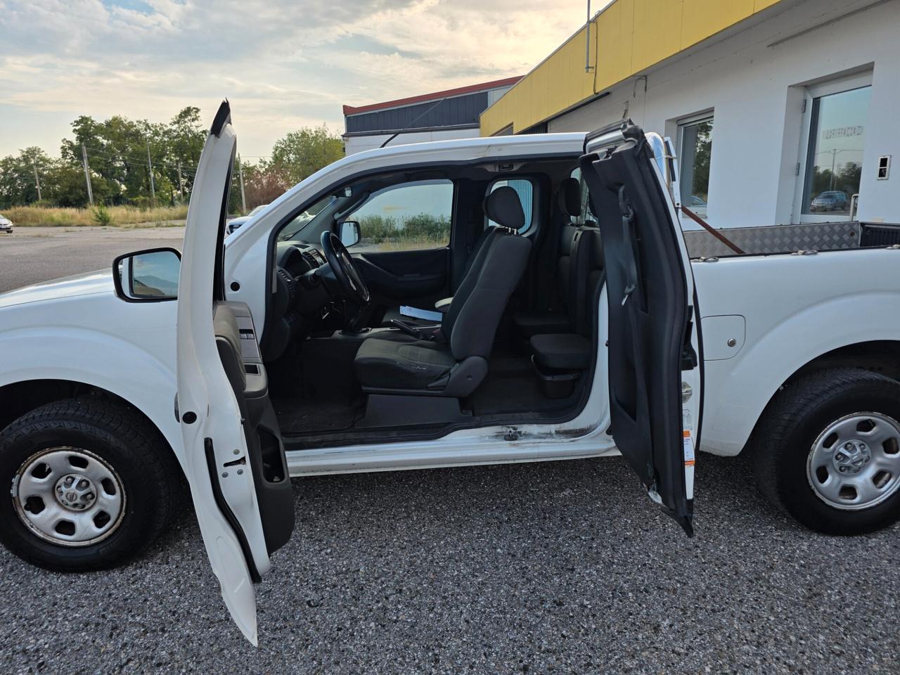 Nissan Navara 2.5 dCi perfetta e garantita 12 mesi