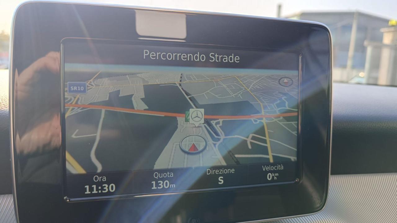 MERCEDES-BENZ GLA 200 d Automatic Business