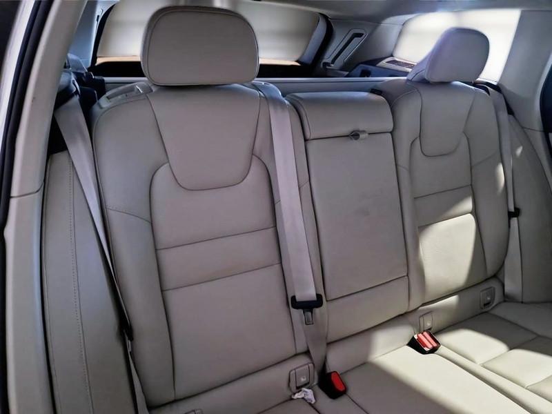 VOLVO V60 T6 plug-in AWD autom. ESSENTIAL WAGON