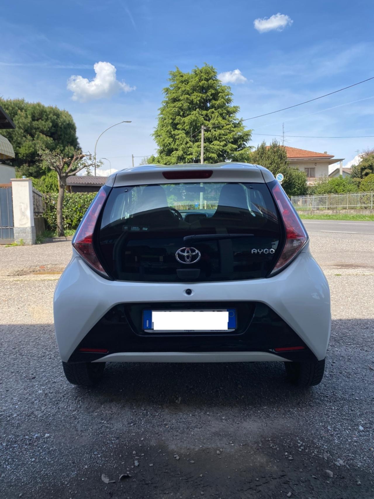 Toyota Aygo 1.0 VVT-i 69 CV 5 porte x-play