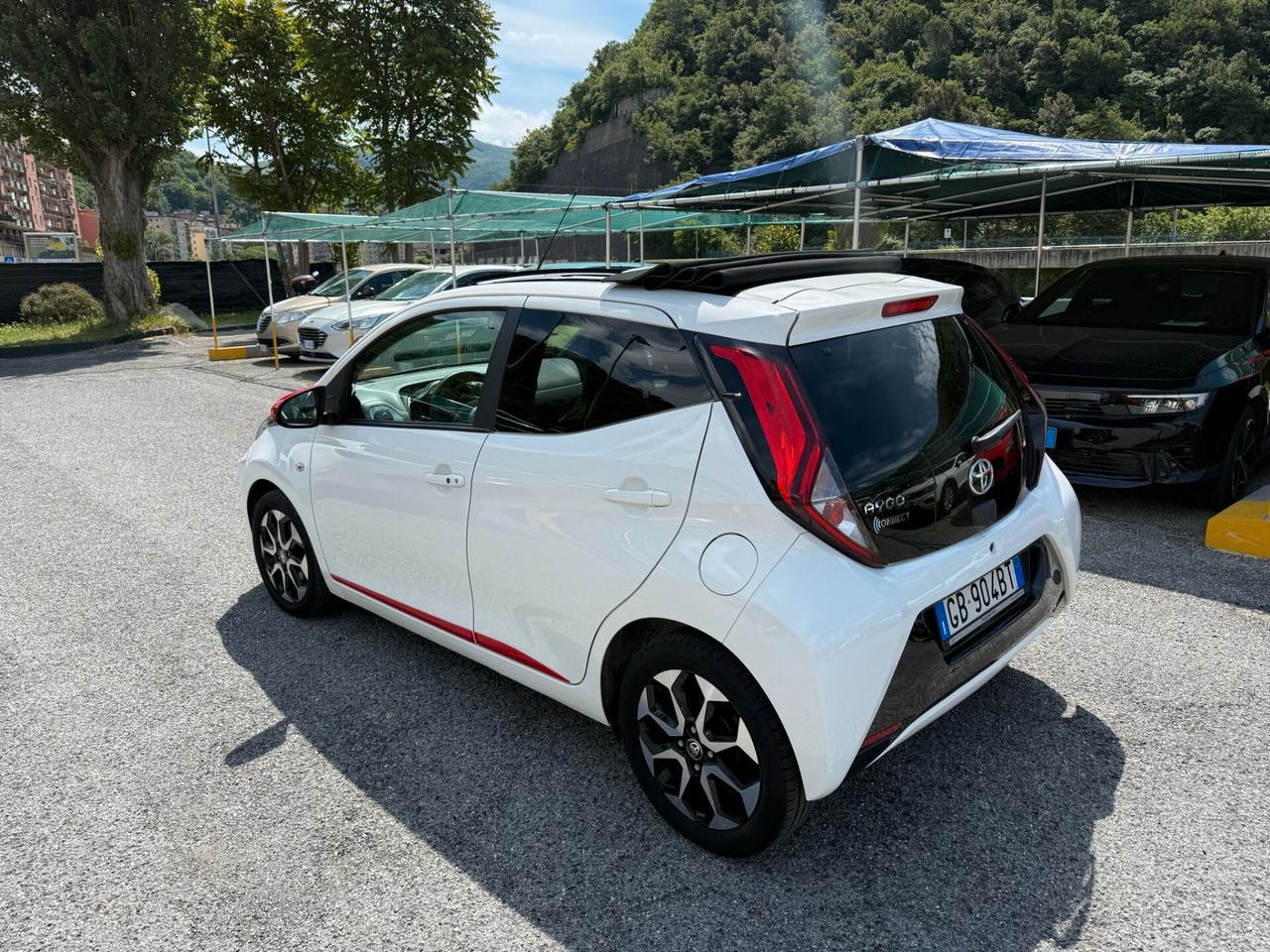 Toyota Aygo Connect 1.0 VVT-i 72 CV 5 porte x-clusiv cabrio