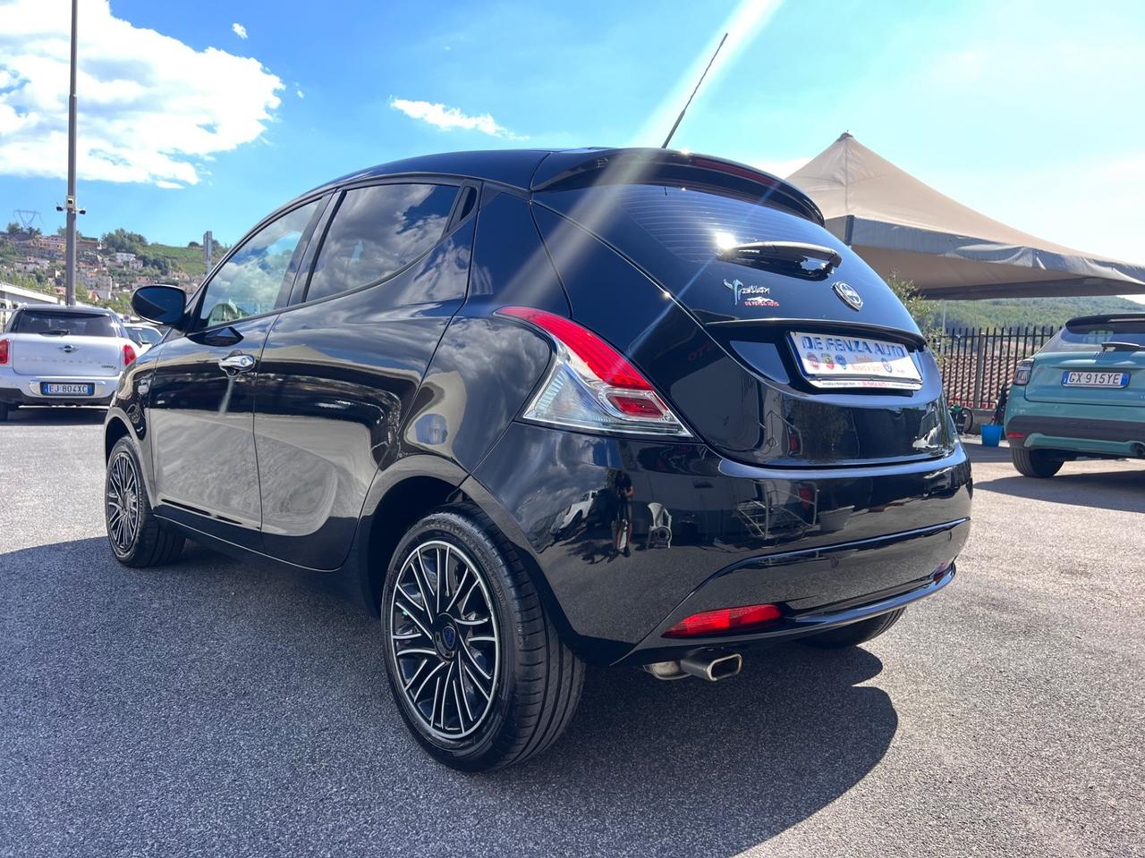 Lancia Ypsilon 1.2 69 CV 5 porte S&S Elefantino Blu