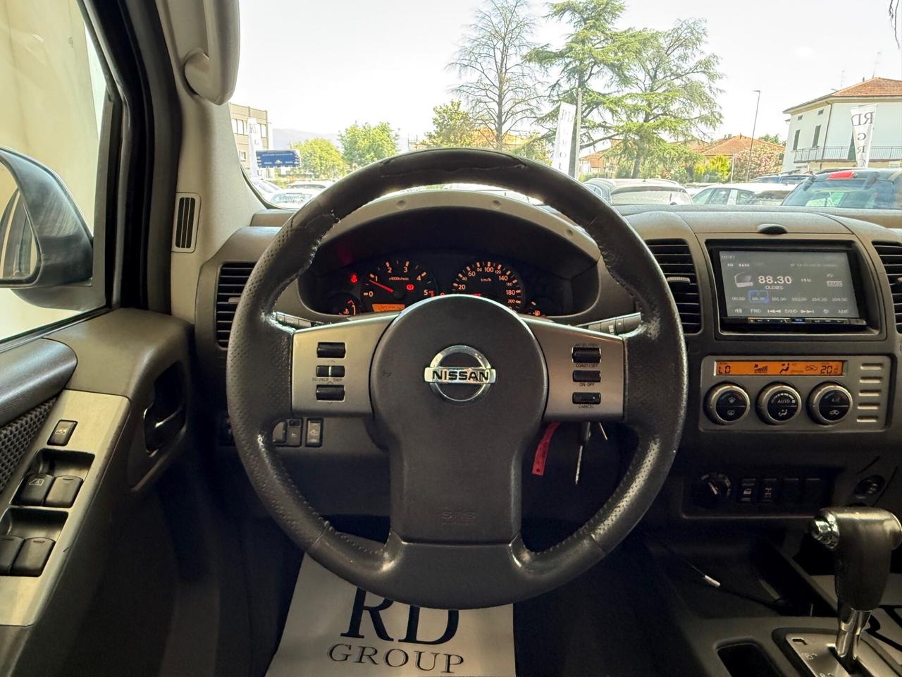 Nissan Navara 2.5 dCi DoubleCab premium automatico