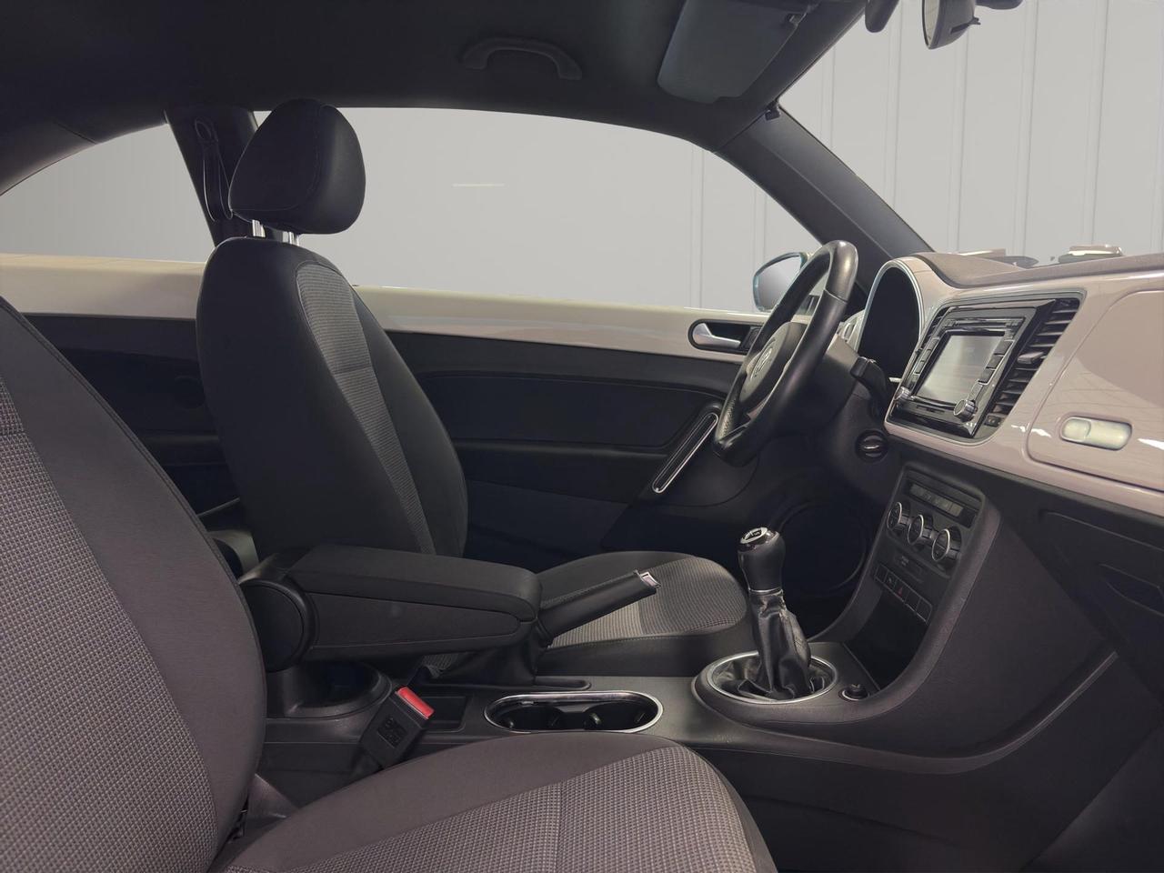 Volkswagen Maggiolino 1.6 tdi Design 105cv