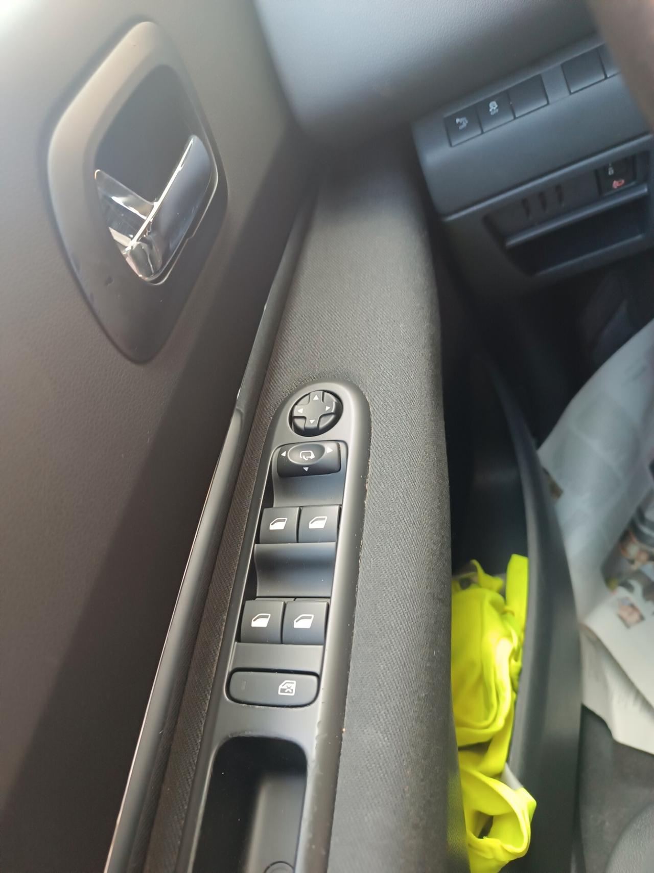 Peugeot 5008 BlueHDi 120 CV 88 KW 7 POSTI